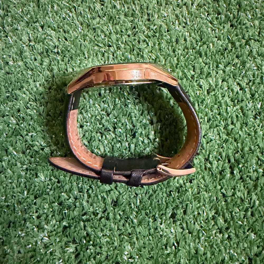 Relic By Fossil Watch With Genuine Leather Strap - Picture 4 of 5
